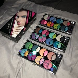 3 eyeshadow palettes
